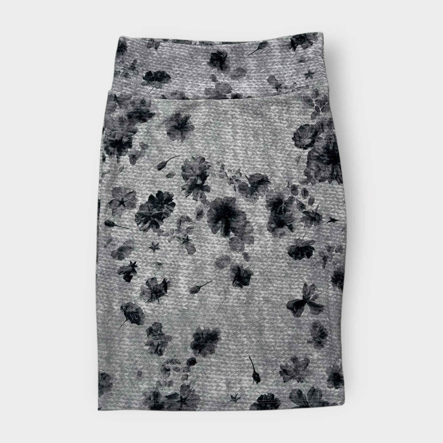 LuLaRoe Cassie Pencil Skirt - Gray Floral Pattern - Size M (8-10) - NWT