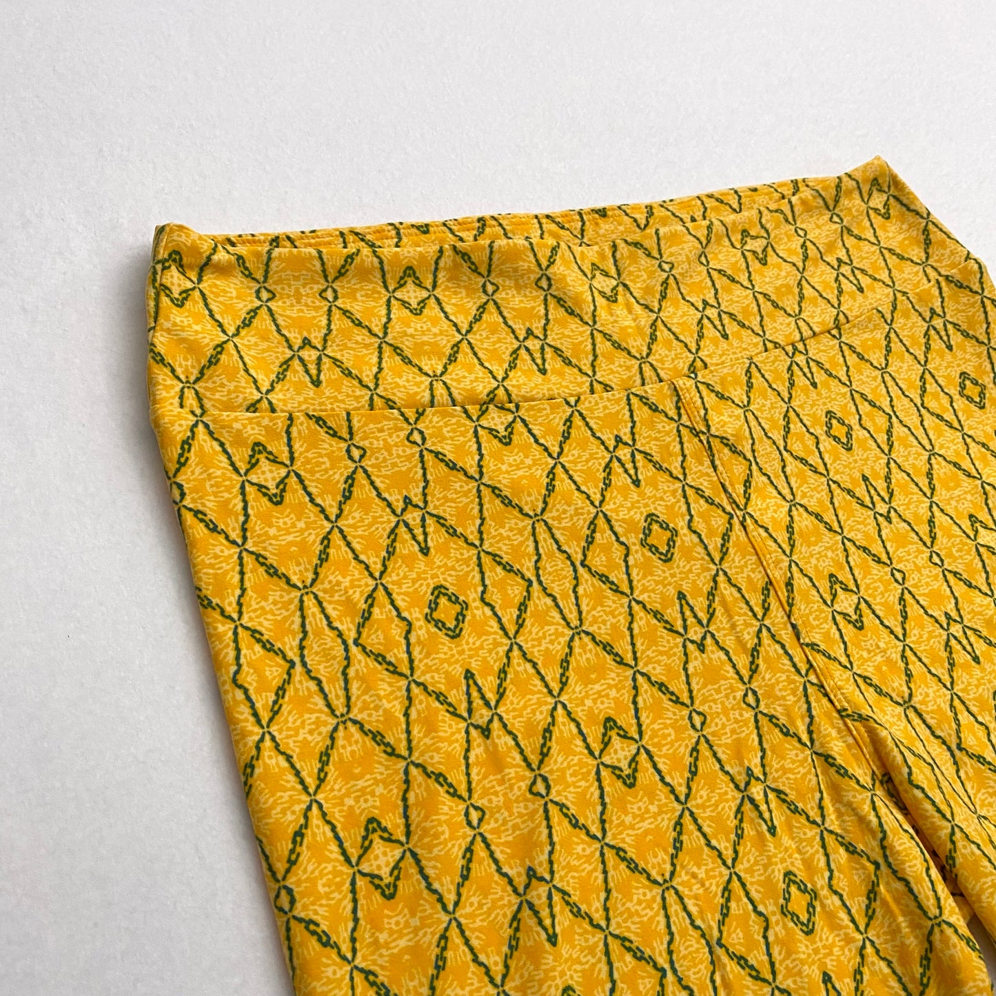 LuLaRoe Leggings | TC (12-18) | Yellow Green Chain Link Pattern | Buttery Soft | New