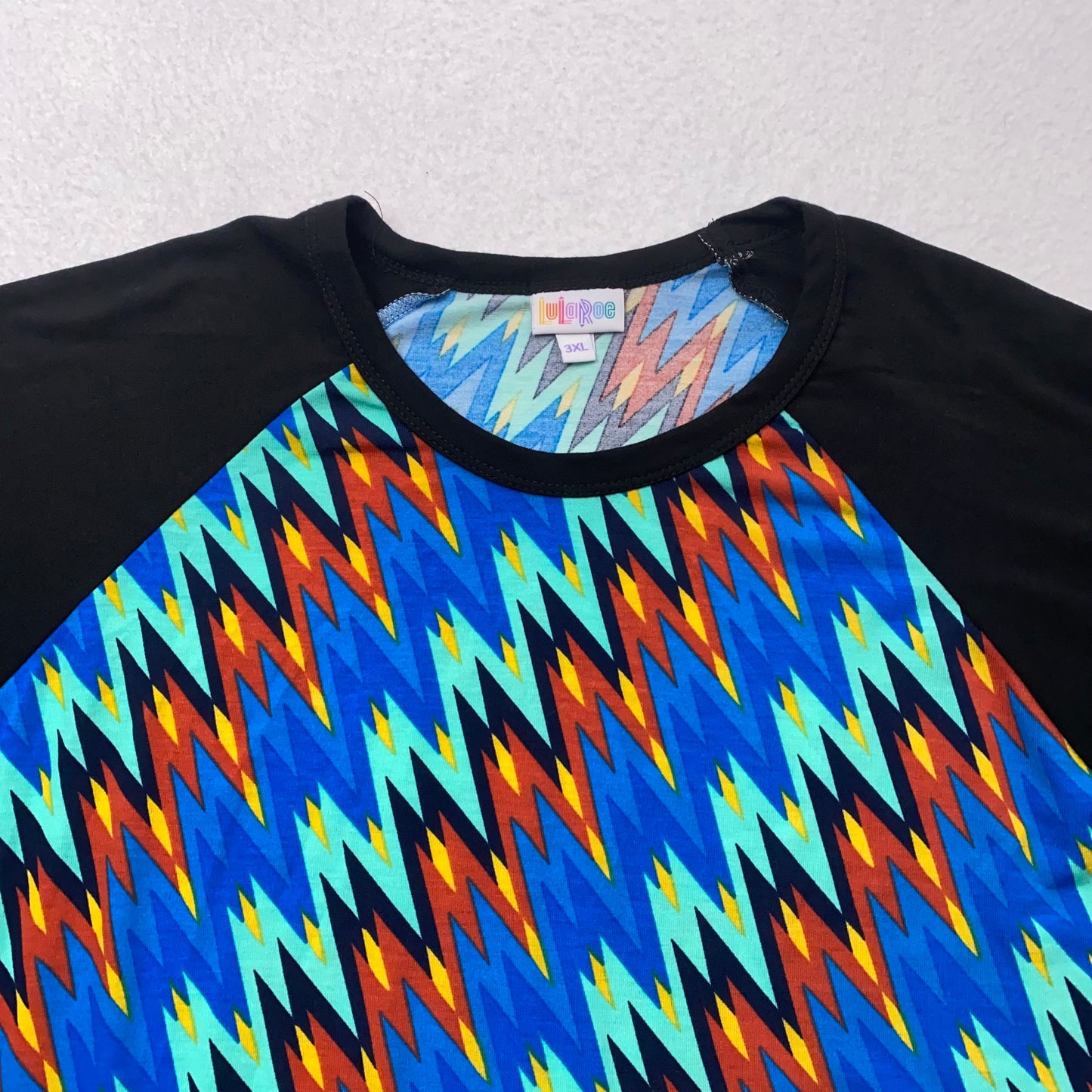 LuLaRoe Randy Baseball Tee 3XL - Blue/Red/Aqua Zigzag Print with Black Sleeves - Soft Stretch Fabric