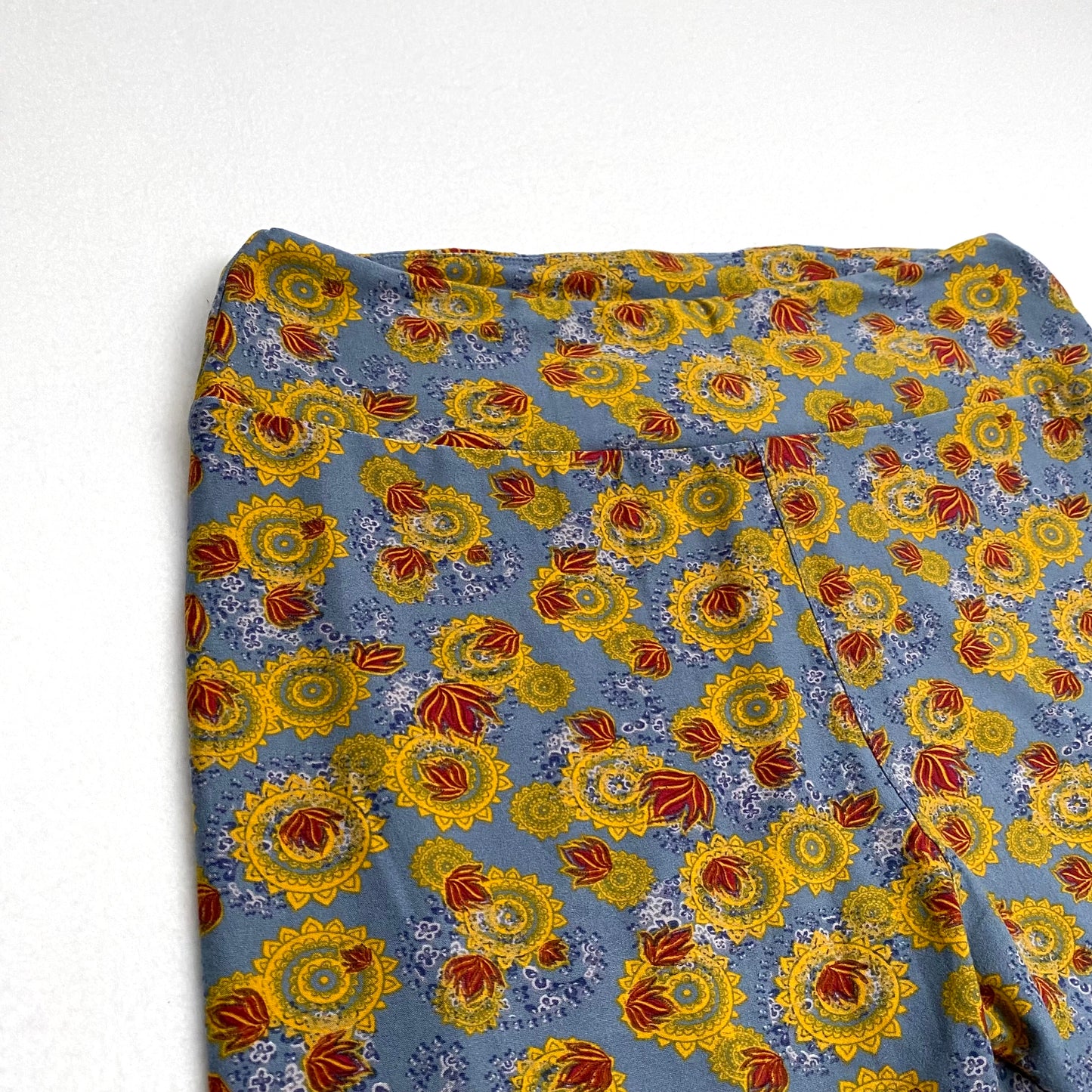 LuLaRoe Print Leggings | TC (12-18) | Light Blue/Yellow Tribal Floral | Ne