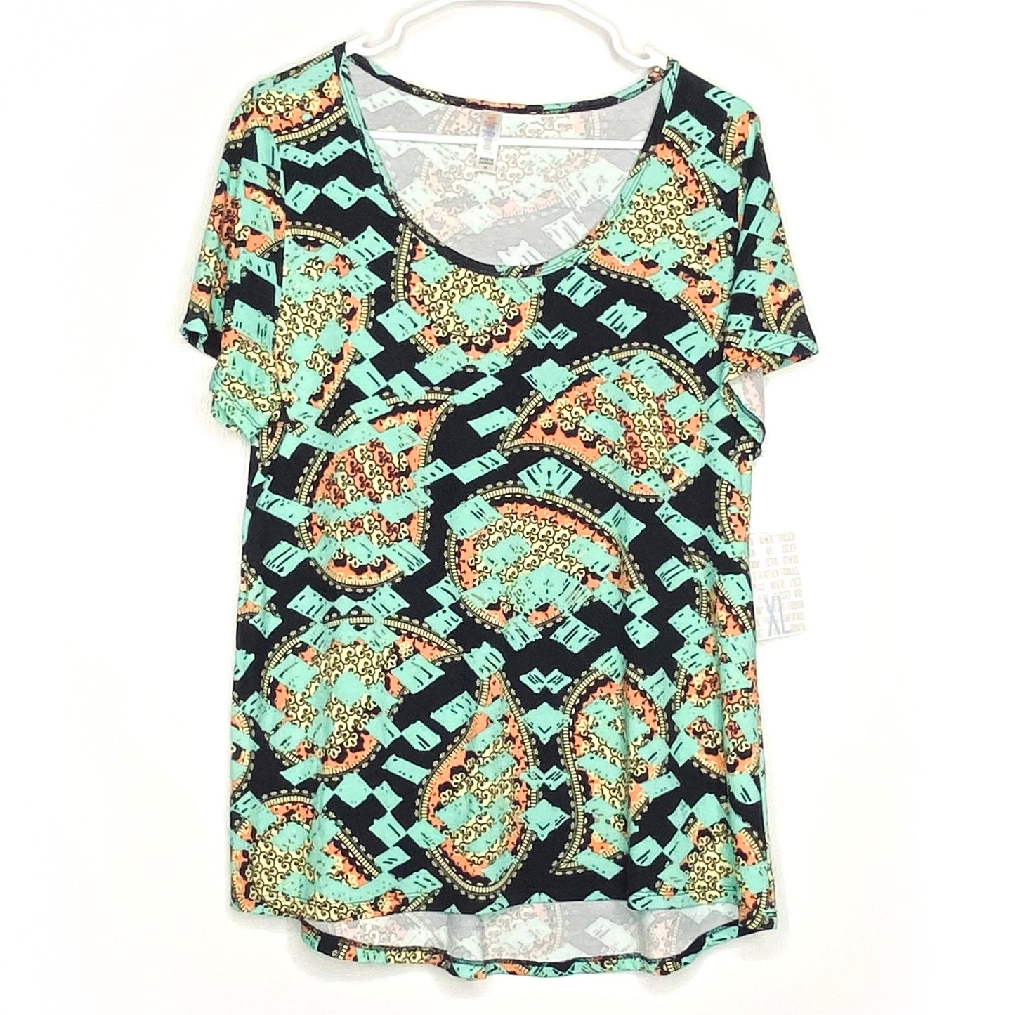 LuLaRoe Womens XL Green/Black Aztec-Inspired Classic T S/s Top Pre-Owned