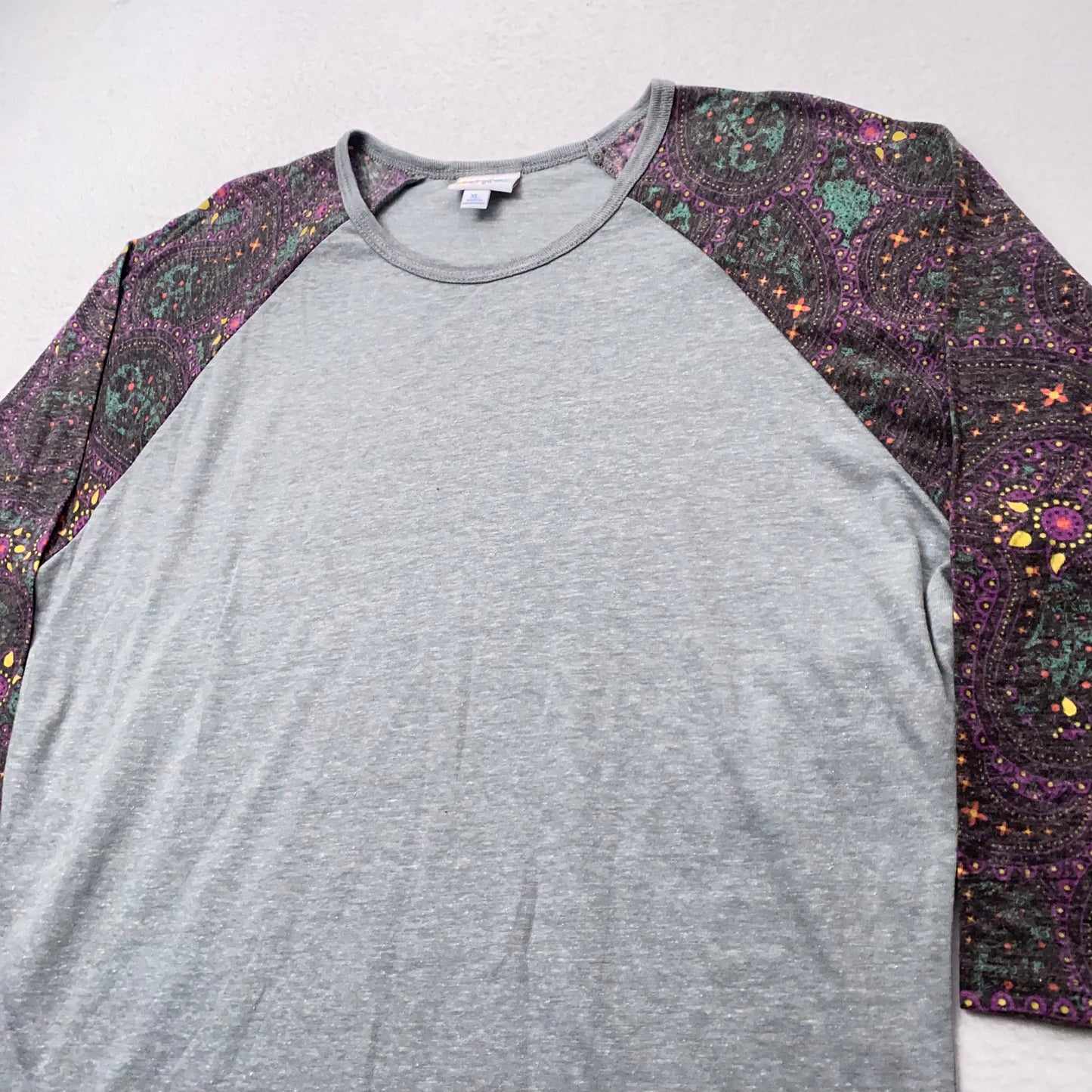 LuLaRoe Randy Baseball Tee XL (16-18) - Heather Gray with Dark Paisley Print Sleeves - Soft Stretch Fabric