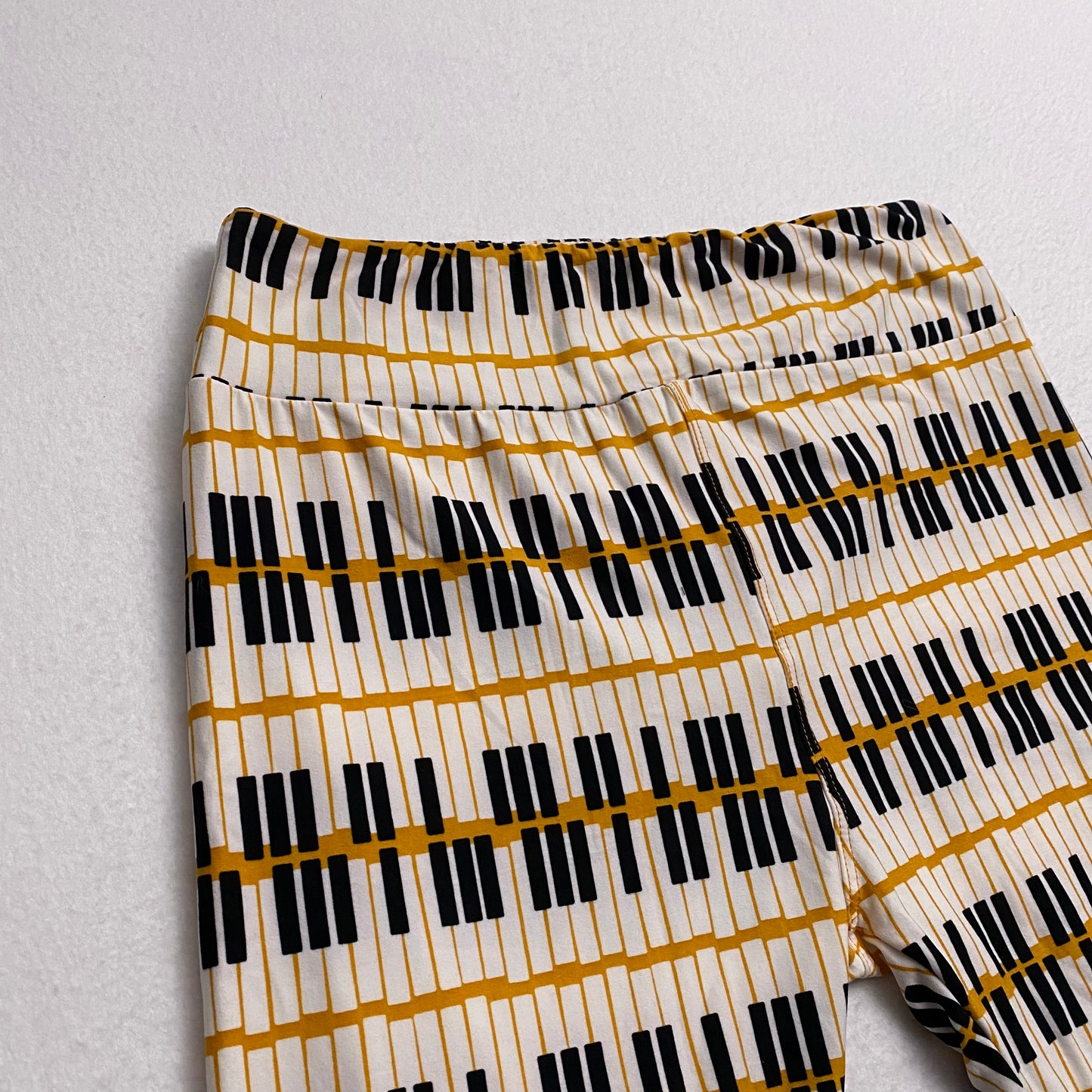 LuLaRoe Leggings | TC (12-18) | White Piano Keys Pattern | Buttery Soft | New