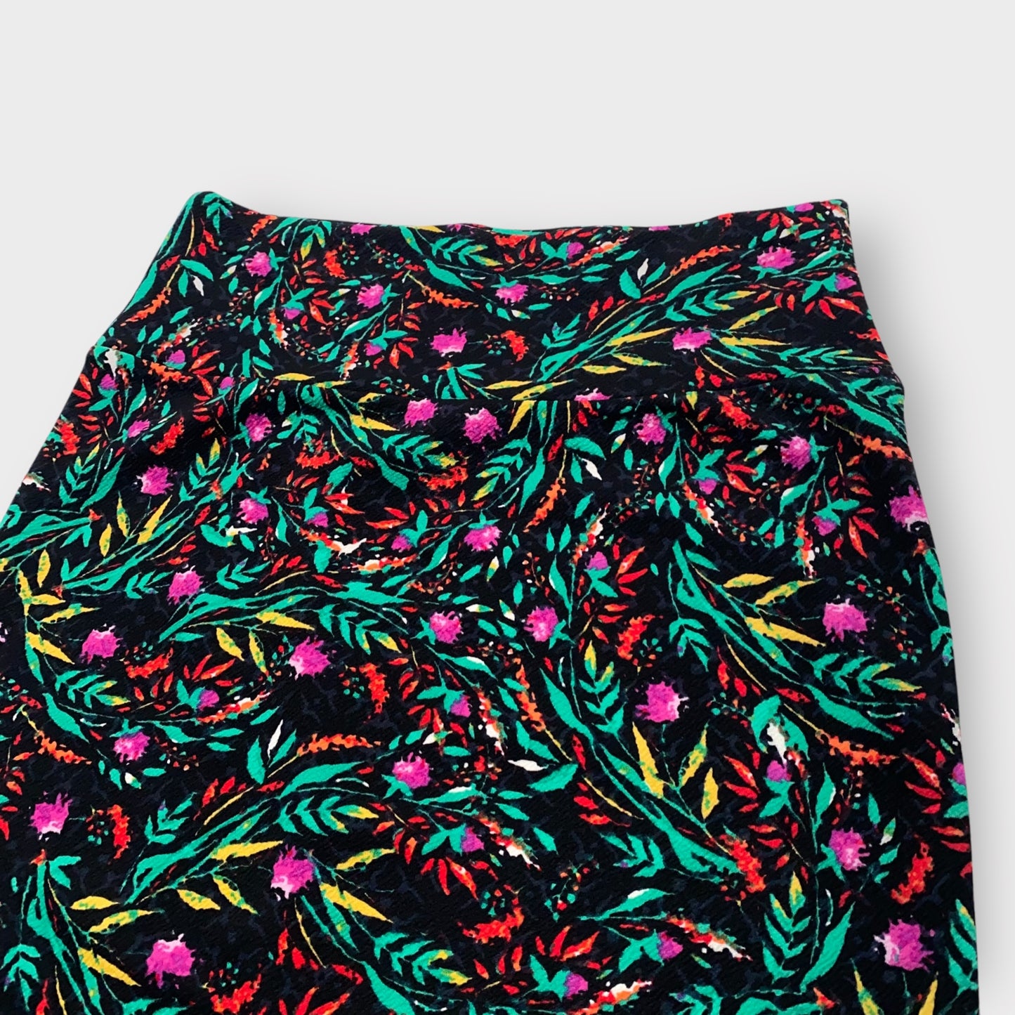 LuLaRoe Cassie Pencil Skirt - Black Multicolor Busy Floral - Women's S (4-6) - NWT