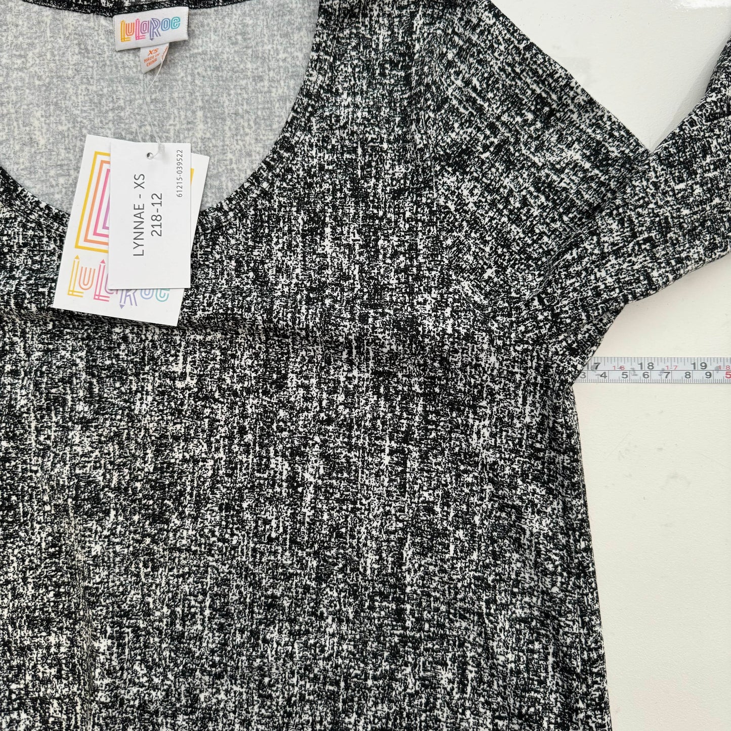 LuLaRoe Vault | Lynnae L/s Top |  Size: XS (2-4) | Black/White | Static | NWT