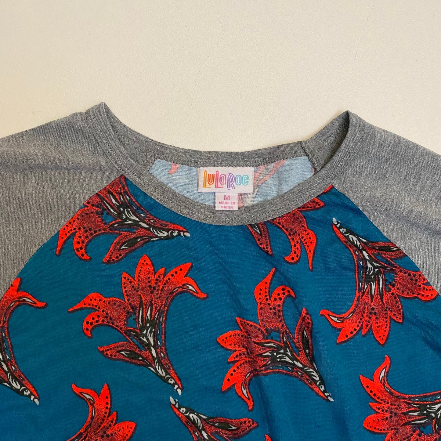 LuLaRoe Randy Raglan Tee | M | Gray/Blue/Red Floral | Colorblock | NWT