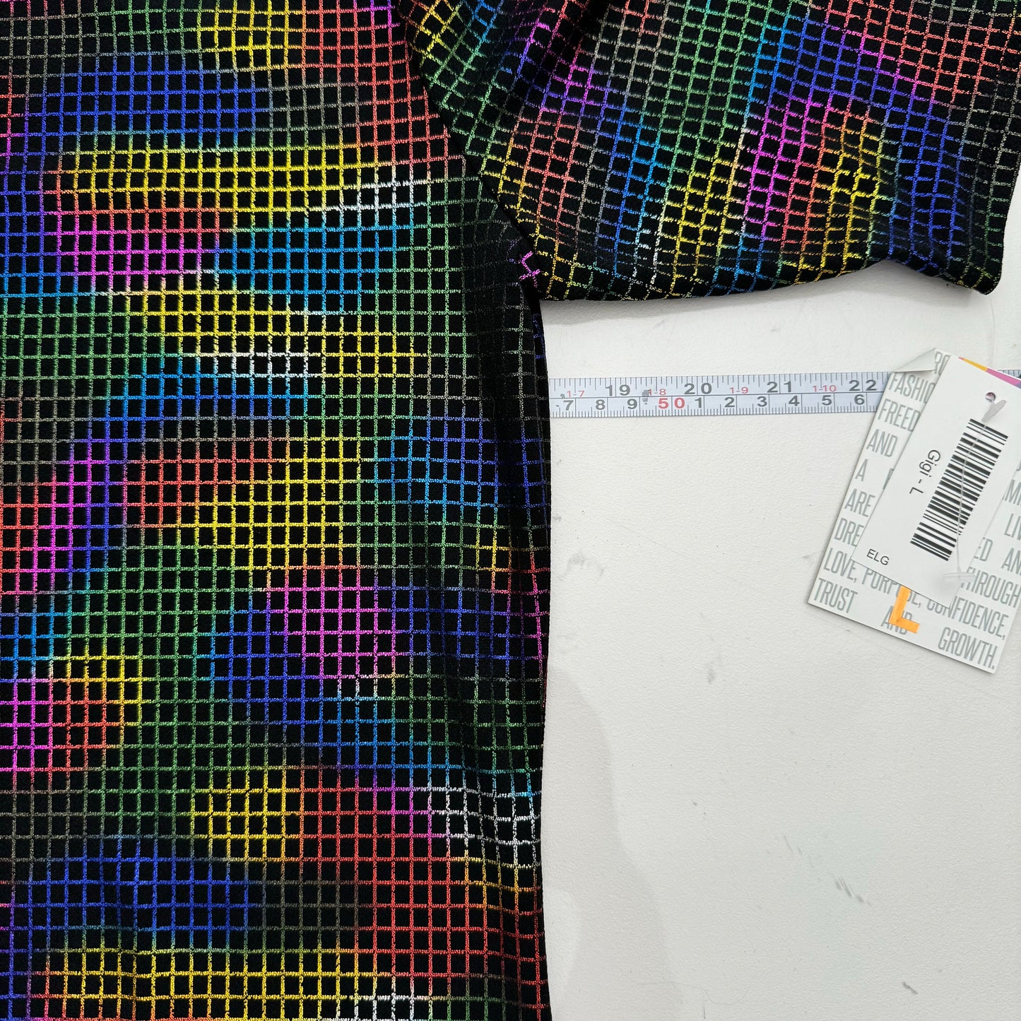 LuLaRoe Vault | Gigi Fitted Top | Size: L | Multicolor | Geometric | NWT