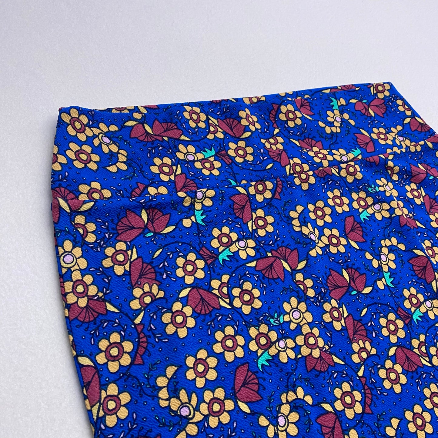 LuLaRoe Cassie Pencil Skirt | 2XL (20-22) | Blue/Multicolor Ditsy Floral | NWT