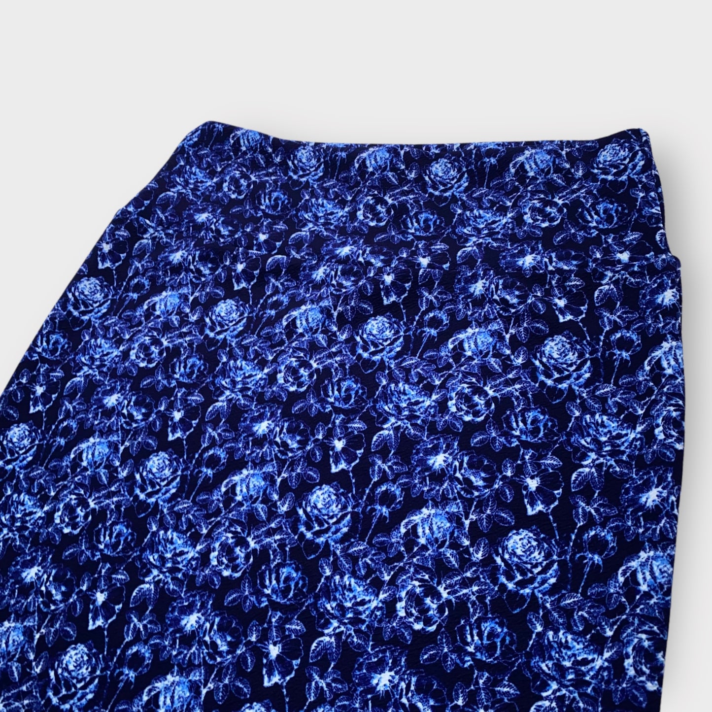 LuLaRoe Cassie Pencil Skirt - Blue Floral Toile - Women's M (8-10) - NWT