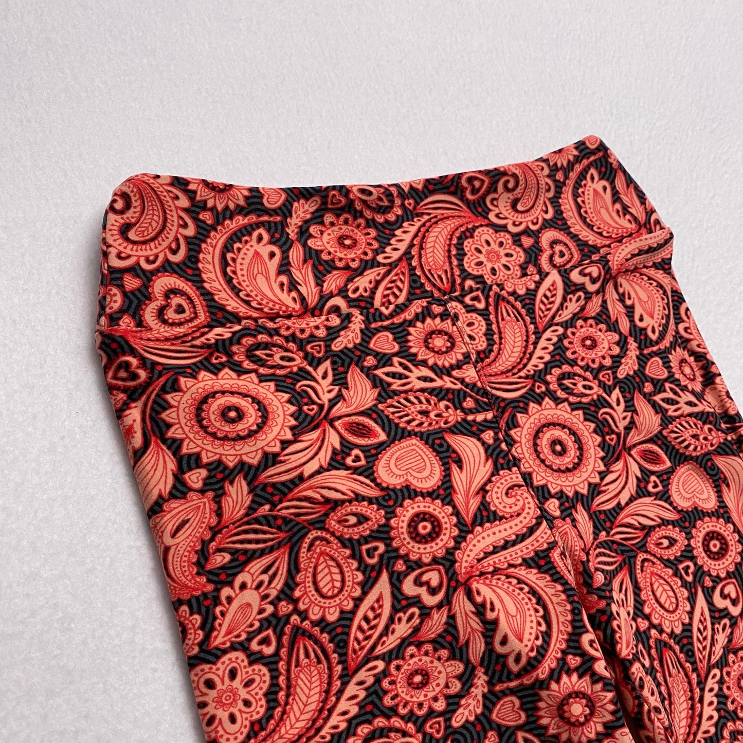 LuLaRoe One Size (OS 2-10) Leggings | Red & Black Paisley Floral Print | Soft & Stretchy | NWT