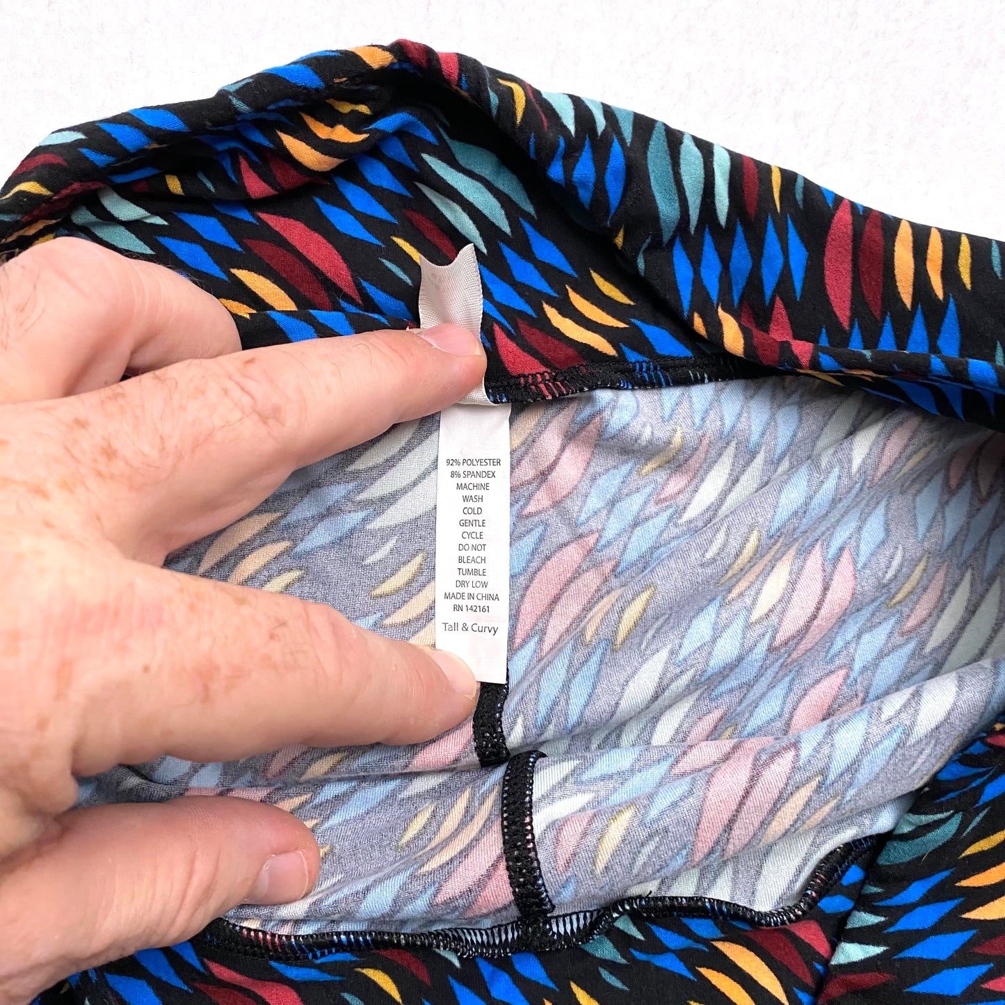 LuLaRoe Tall & Curvy (TC 12-18) Leggings | Multicolor Feather Geometric Print | Soft & Stretchy | NWT