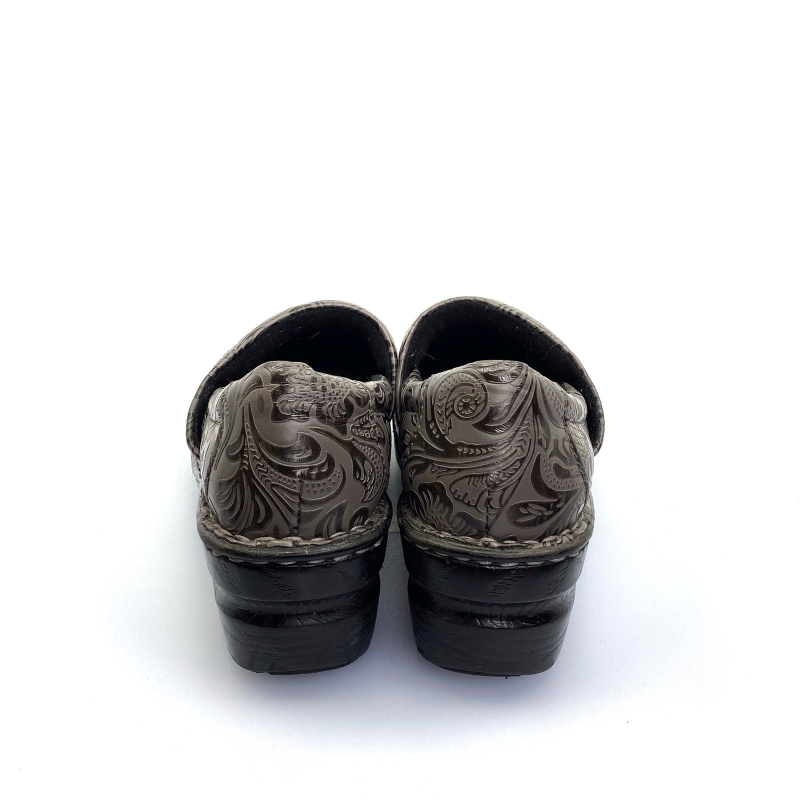 BOC Born Womens Clogs Size 7.5M Gray Embossed Vegan Leather Pre-Owned -  | Buy at Parsimony Shoppes