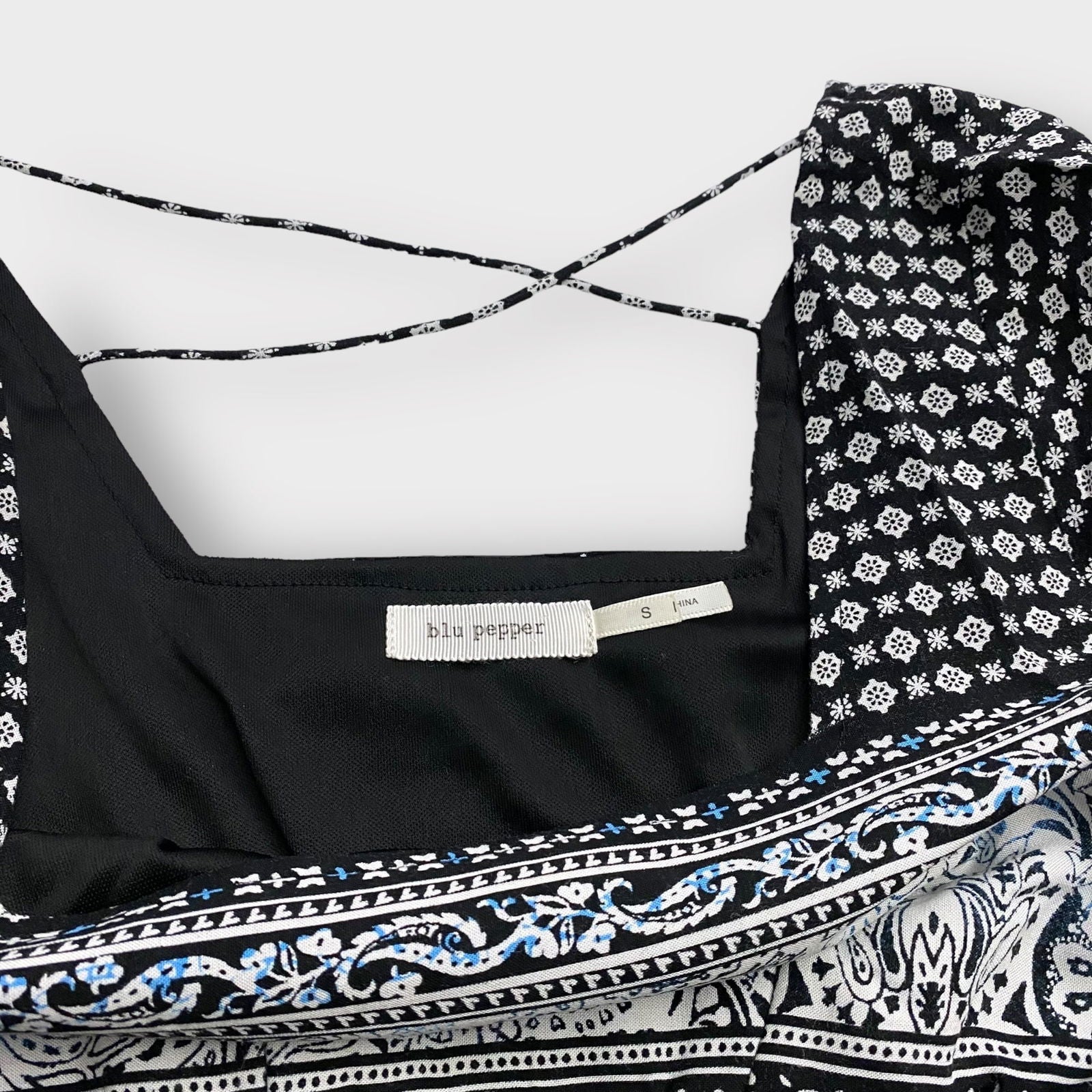 Blu Pepper Juniors Boho Paisley Dress - Small - Black/White/Blue - Excellent Used Condition Blu Pepper Juniors Boho Paisley Dress - Small - Black/White/Blue - Excellent Used Condition