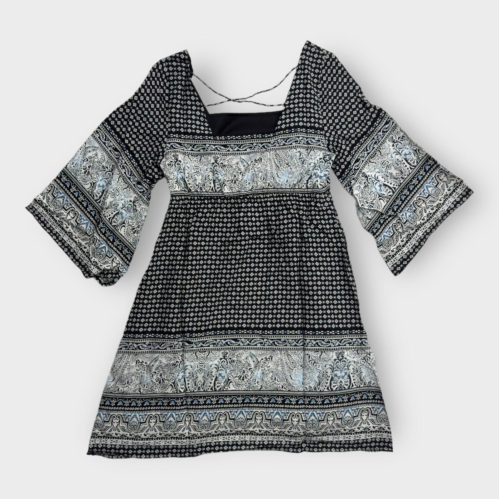 Blu Pepper Juniors Boho Paisley Dress - Small - Black/White/Blue - Excellent Used Condition Blu Pepper Juniors Boho Paisley Dress - Small - Black/White/Blue - Excellent Used Condition