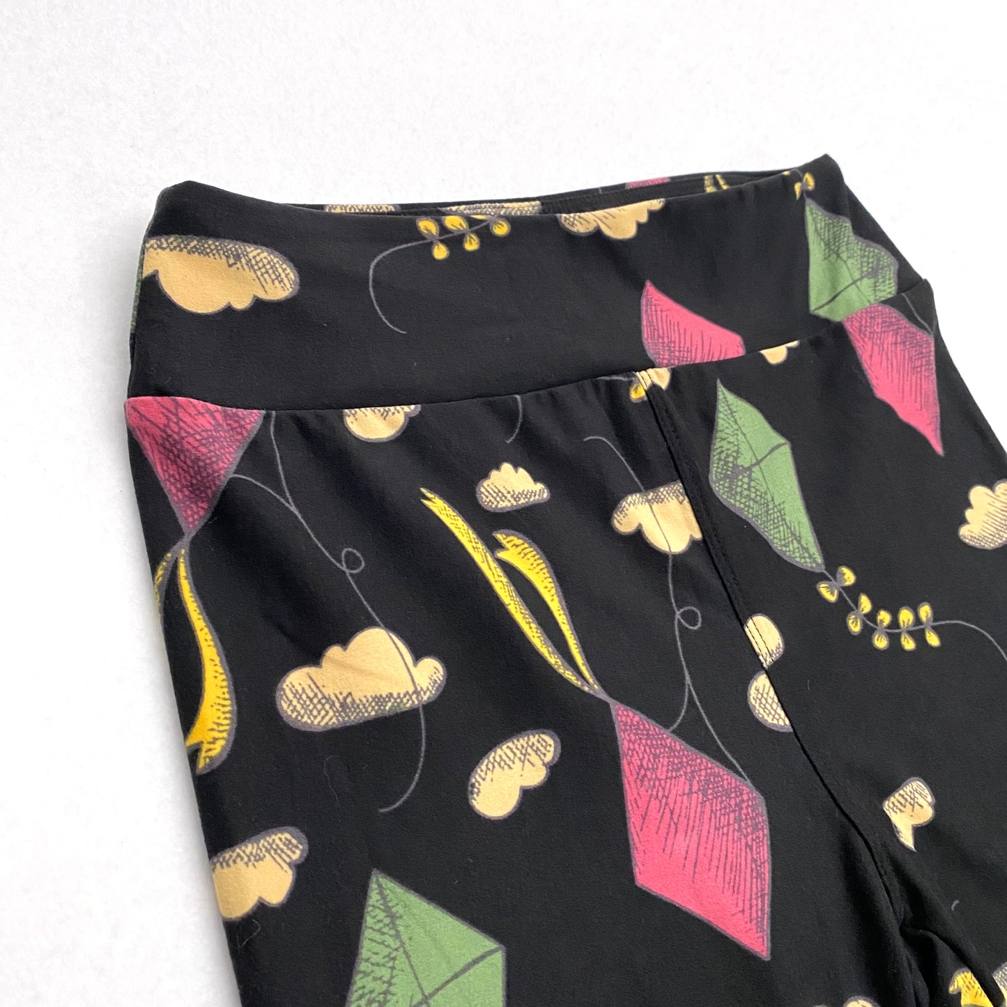 LuLaRoe Leggings | OS (2-10) | Black/Multicolor Kites | Buttery Soft | New