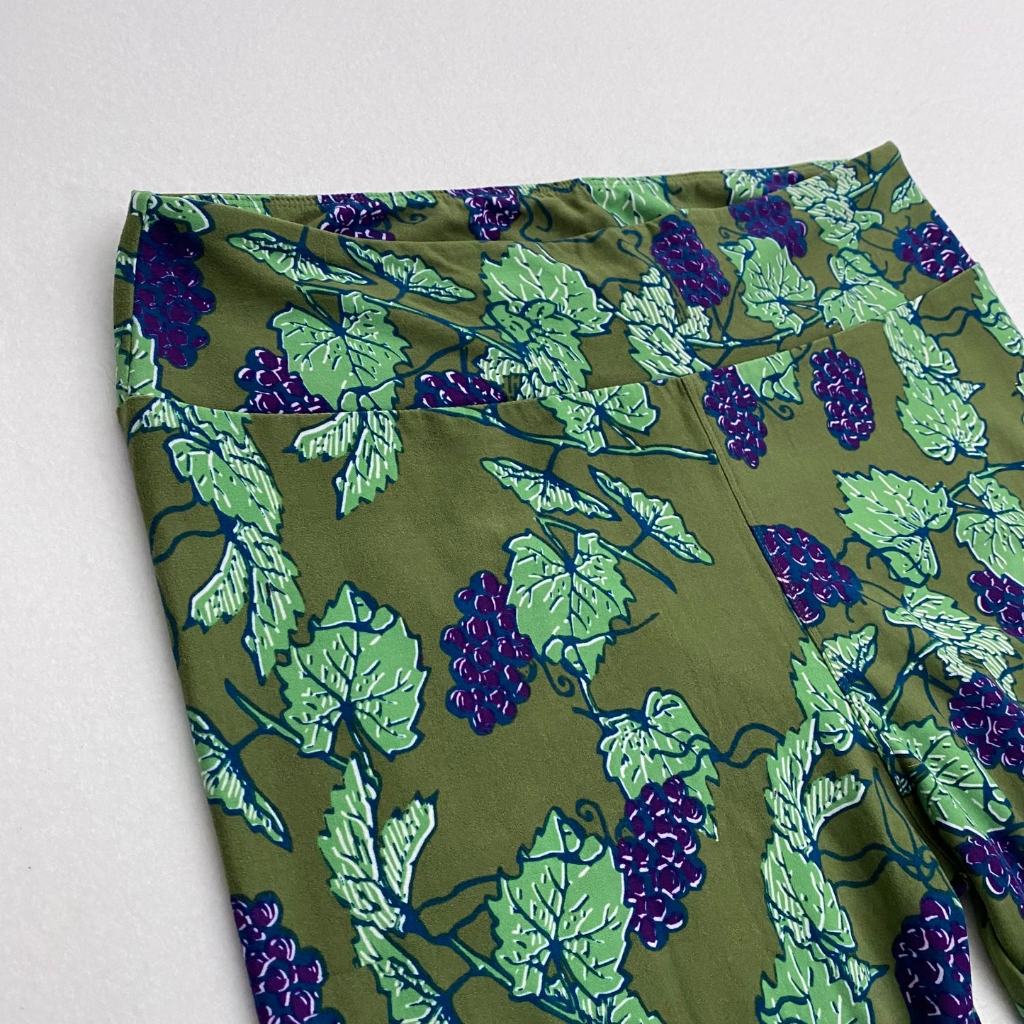 LuLaRoe Print Leggings | TC (12-18) | Green/Purple Grapes Vines | New