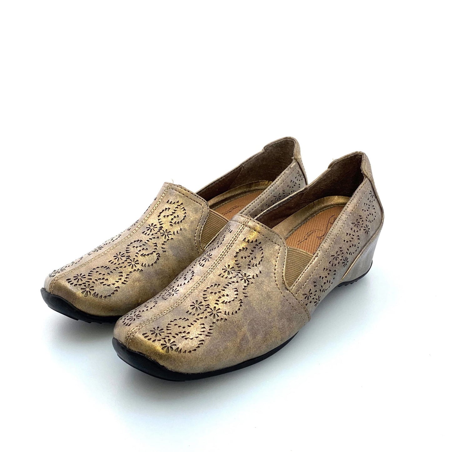 Comfort Wave By Easy Street Womens Size 8N Gold Casual Sneakers Leather Cutout -  | Buy at Parsimony Shoppes