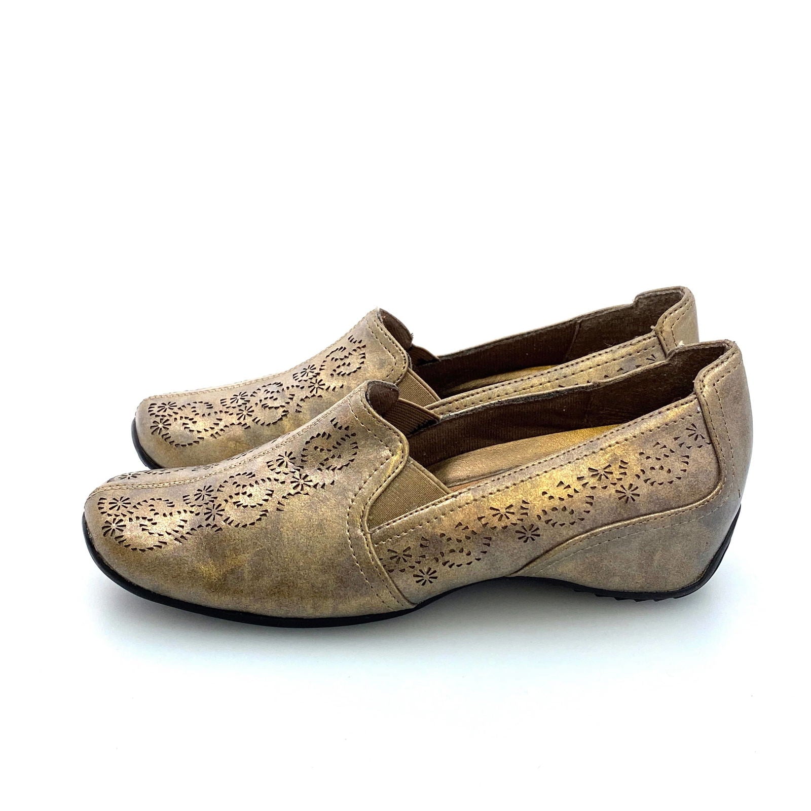 Comfort Wave By Easy Street Womens Size 8N Gold Casual Sneakers Leather Cutout -  | Buy at Parsimony Shoppes