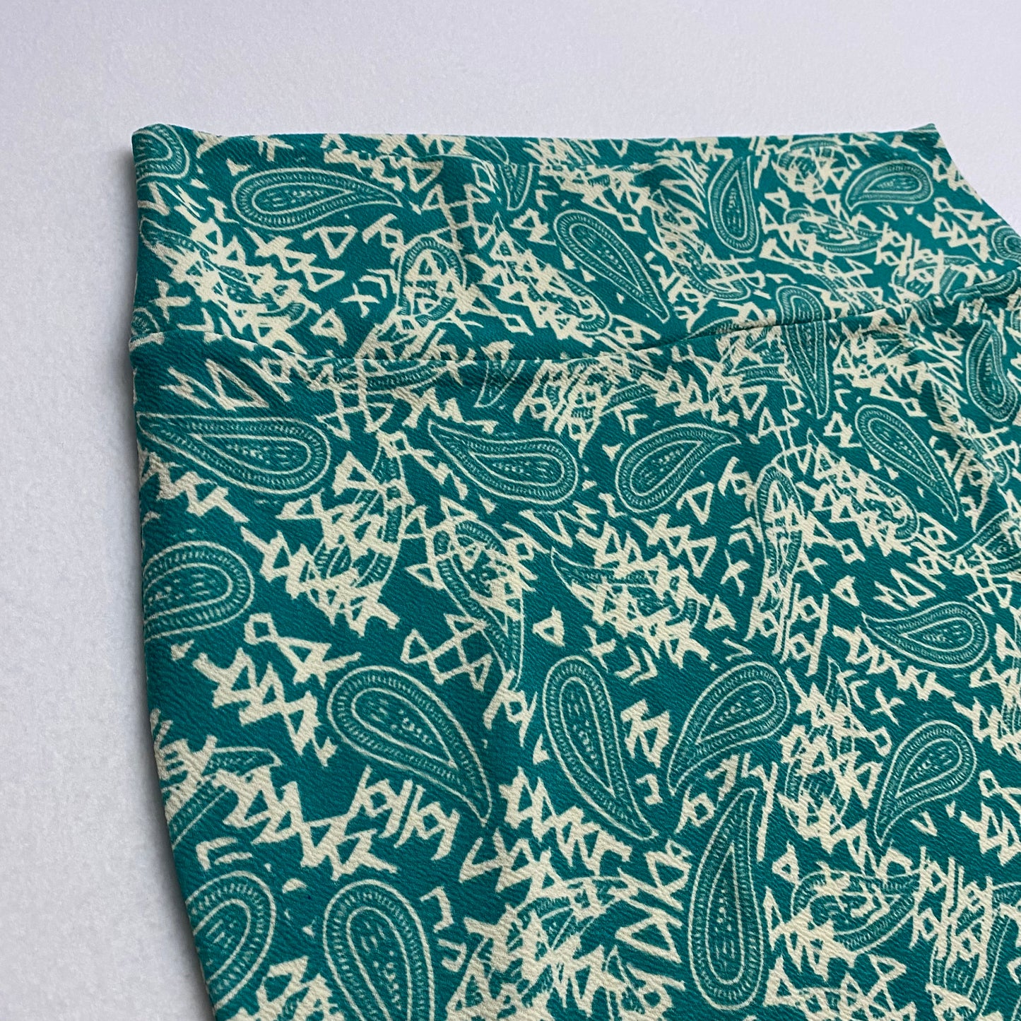 LuLaRoe Cassie Pencil Skirt | 2XL (20-22) | Green/White Paisley Abstract | NWT