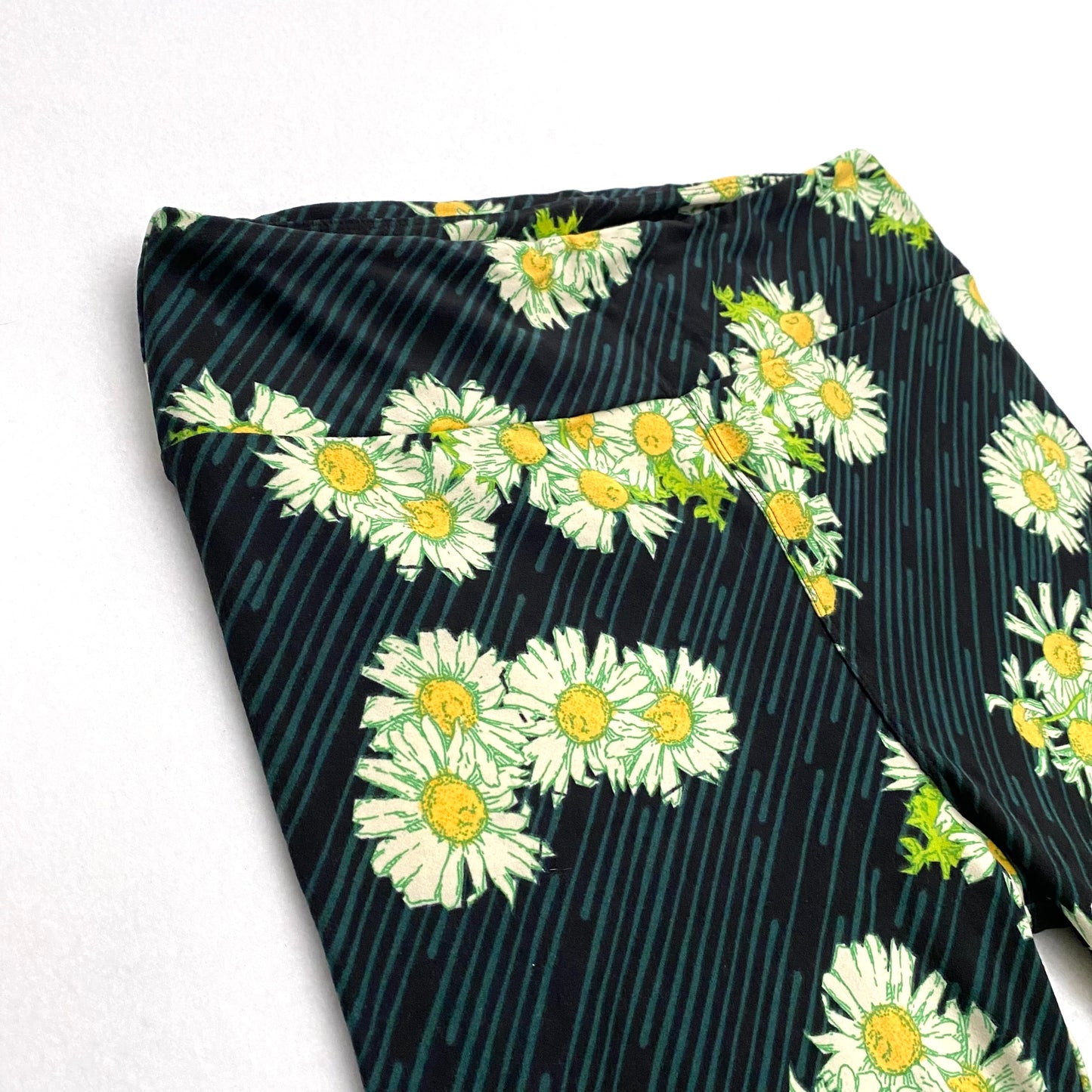 LuLaRoe Leggings | TC (12-18) | Black/Green White Daisy Floral | New