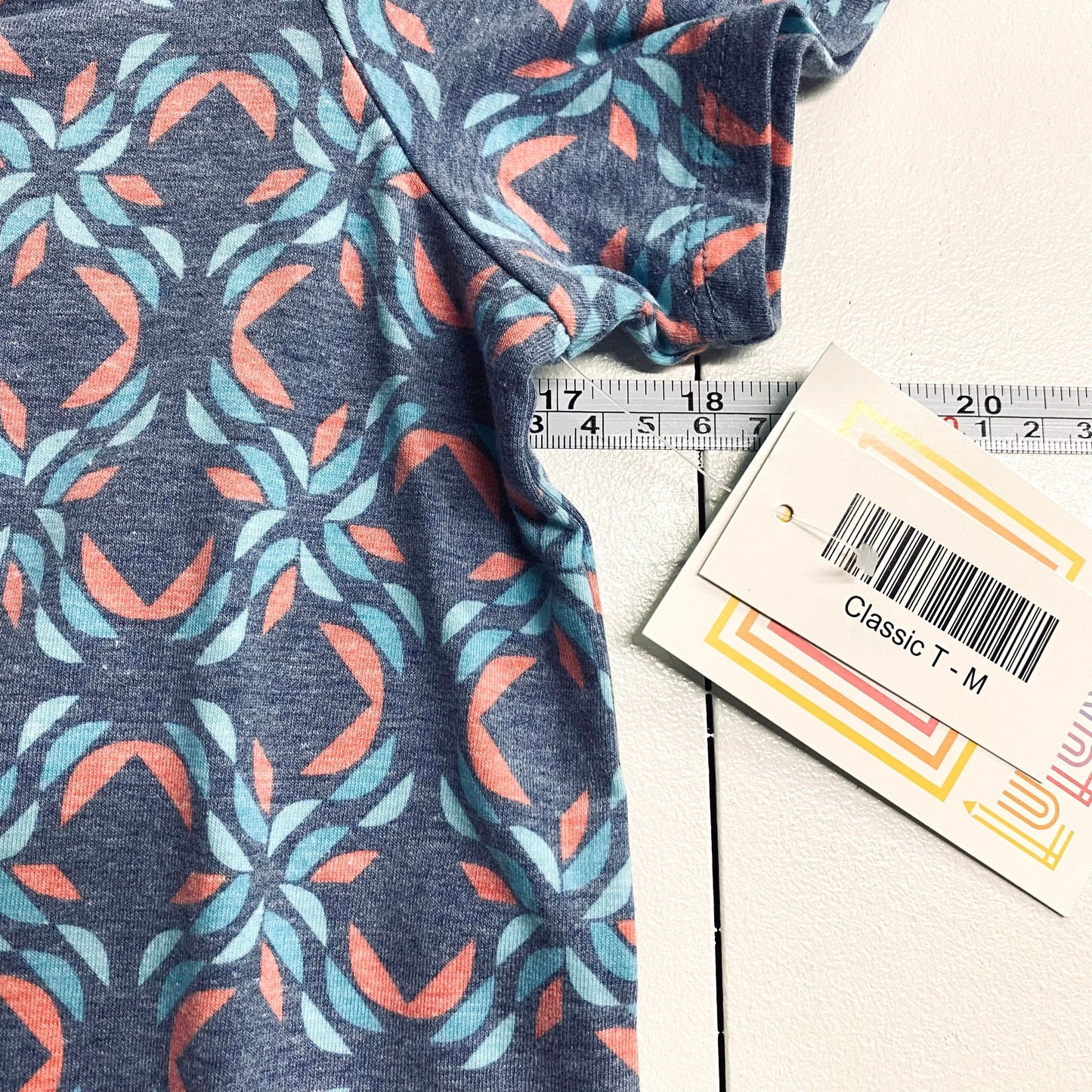 LuLaRoe Womens M Blue/Pink Geometric Classic T S/s Top NWT