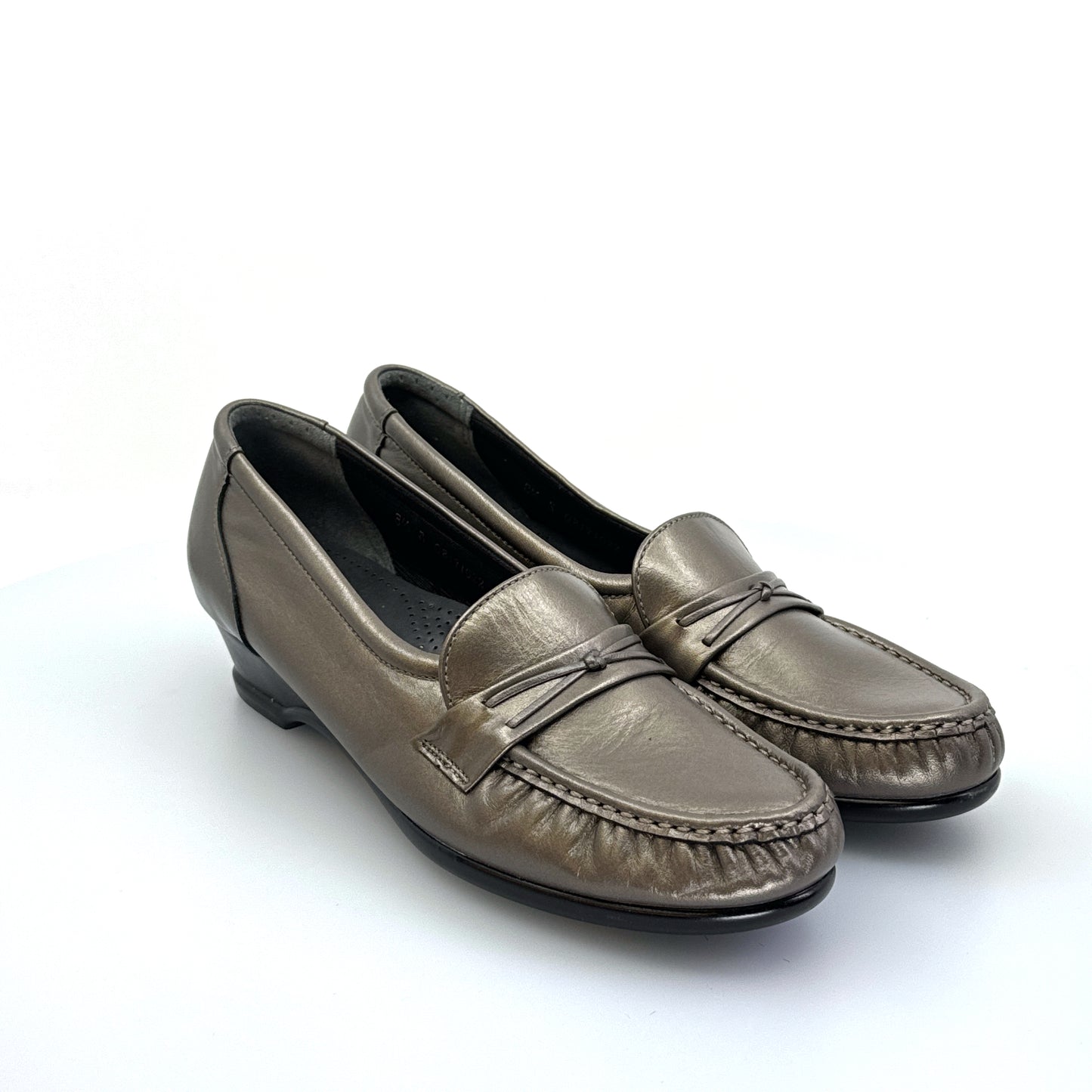 SAS Shoes | Womens Tripad Comfort Loafers | Color: Silver | Size: 8.5S | Pre-Owned