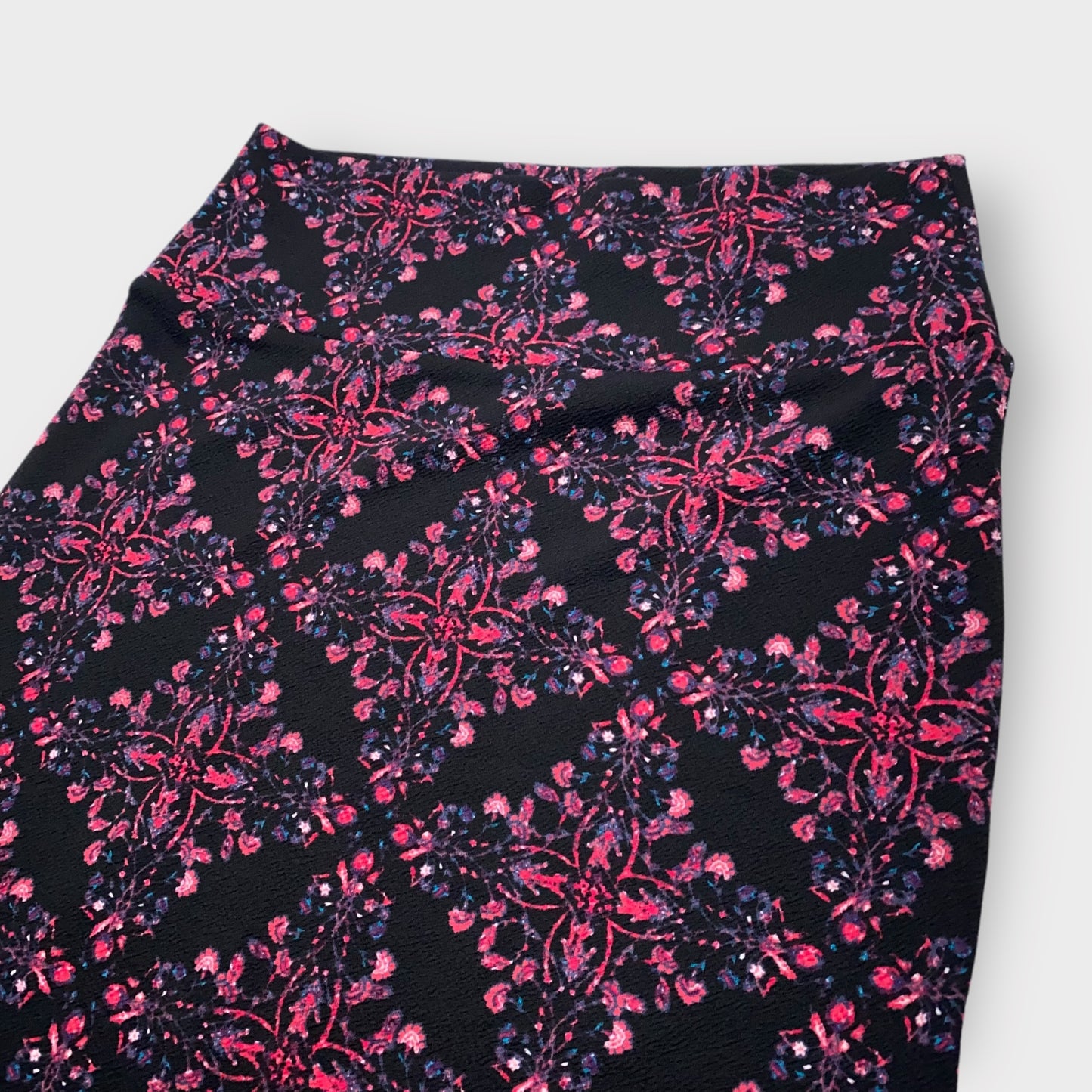 LuLaRoe Cassie Pencil Skirt - Multicolor Ornate Floral Lattice - Women's S (4-6) - NWT