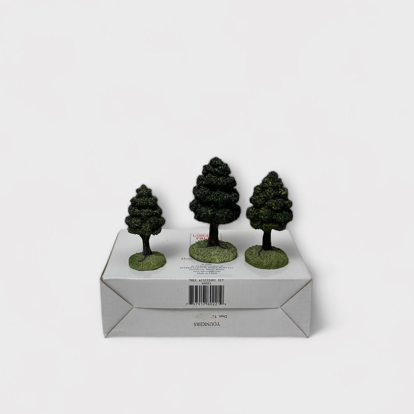 Liberty Falls Miniature Tree Accessory Set - Hand Painted - Mint Condition