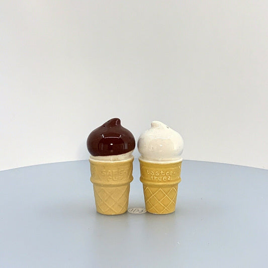 Tastee-Freez Chocolate & Vanilla Safe-T Cup Ice Cream Cone Salt & Pepper Shakers