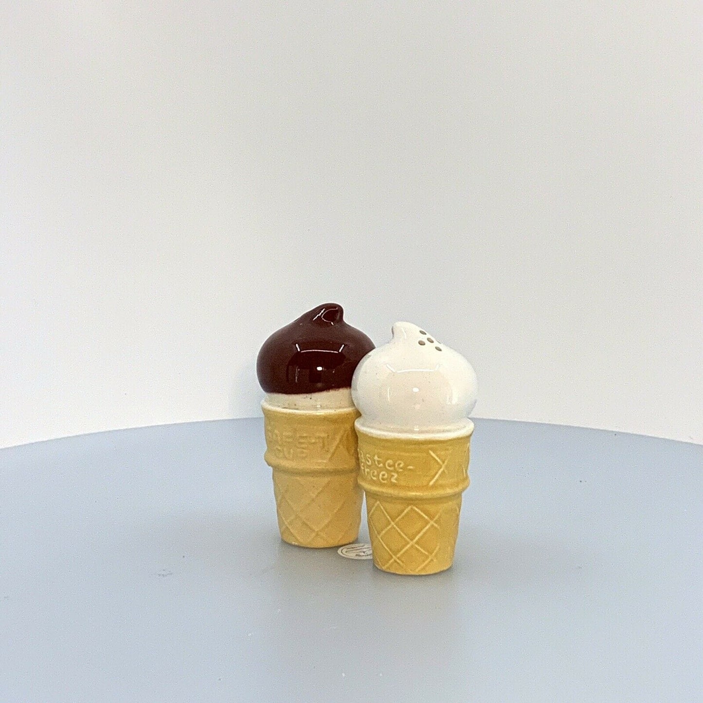 Tastee-Freez Chocolate & Vanilla Safe-T Cup Ice Cream Cone Salt & Pepper Shakers