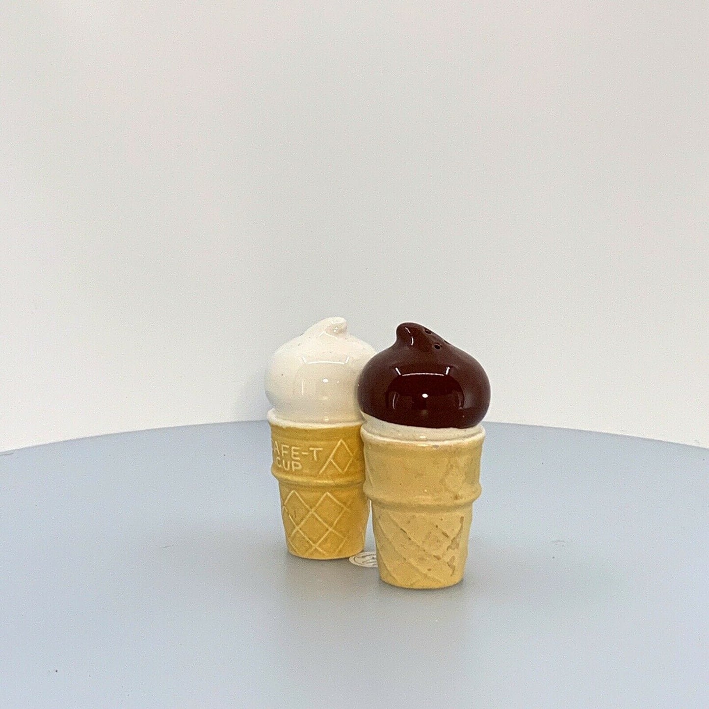 Tastee-Freez Chocolate & Vanilla Safe-T Cup Ice Cream Cone Salt & Pepper Shakers