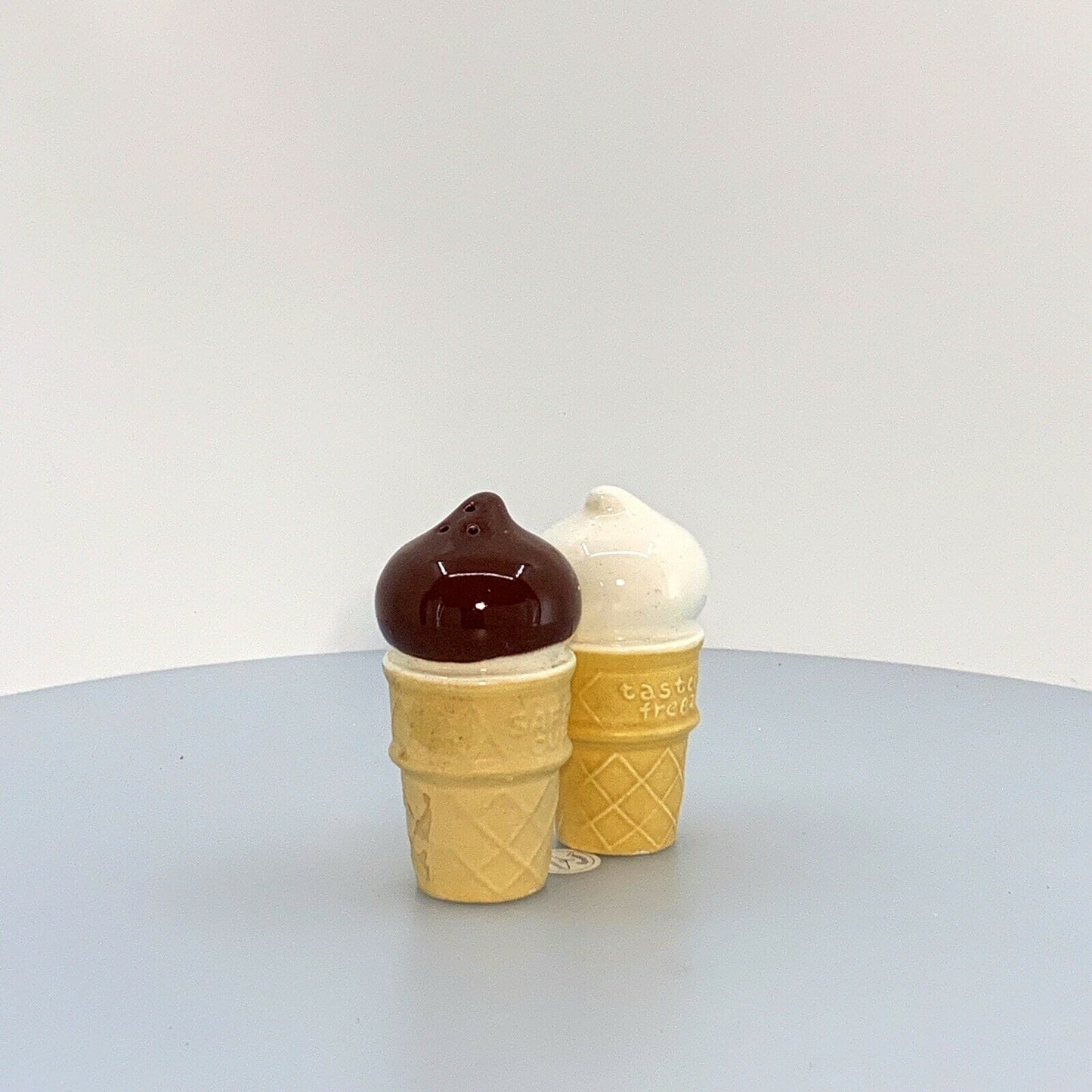 Tastee-Freez Chocolate & Vanilla Safe-T Cup Ice Cream Cone Salt & Pepper Shakers