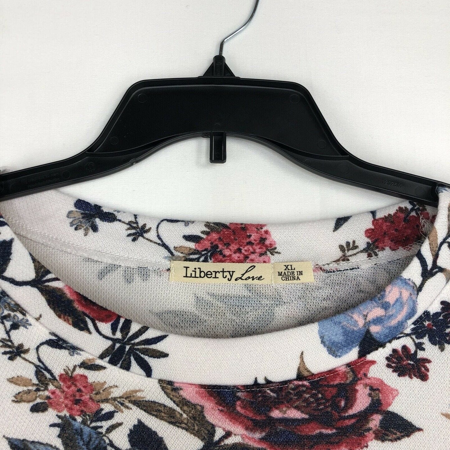 Liberty Love Womens Size XL White Crop Sweater Floral Print Drawstring Waist