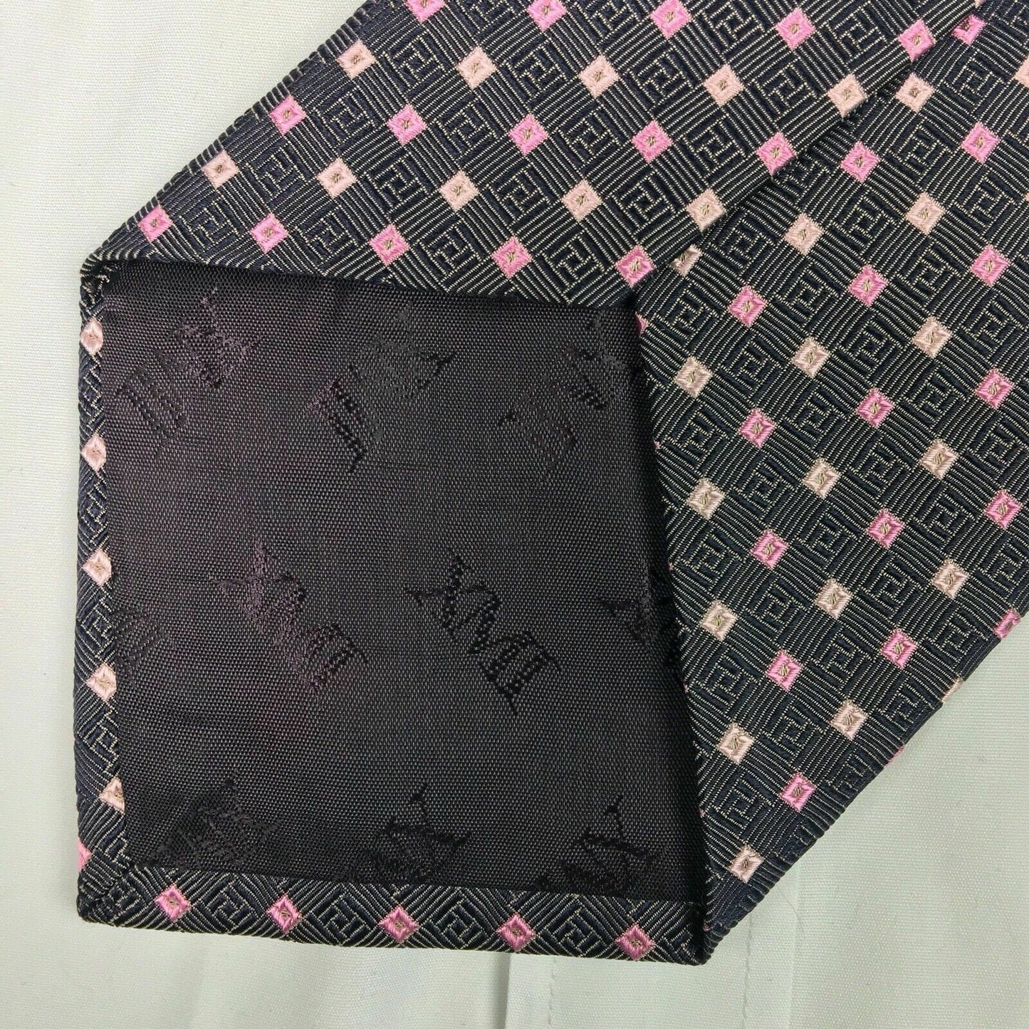 Sophisticated XMI Classic Mens Black Pink Square Pattern Italian Silk Neck Tie - Very Good