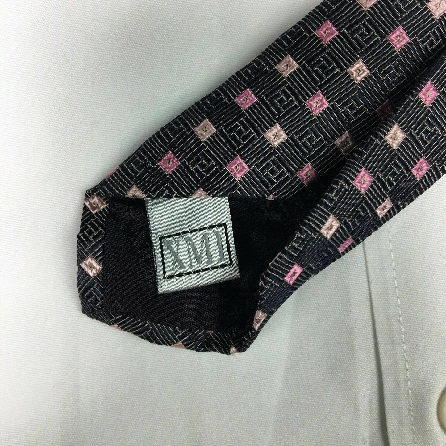 Sophisticated XMI Classic Mens Black Pink Square Pattern Italian Silk Neck Tie - Very Good