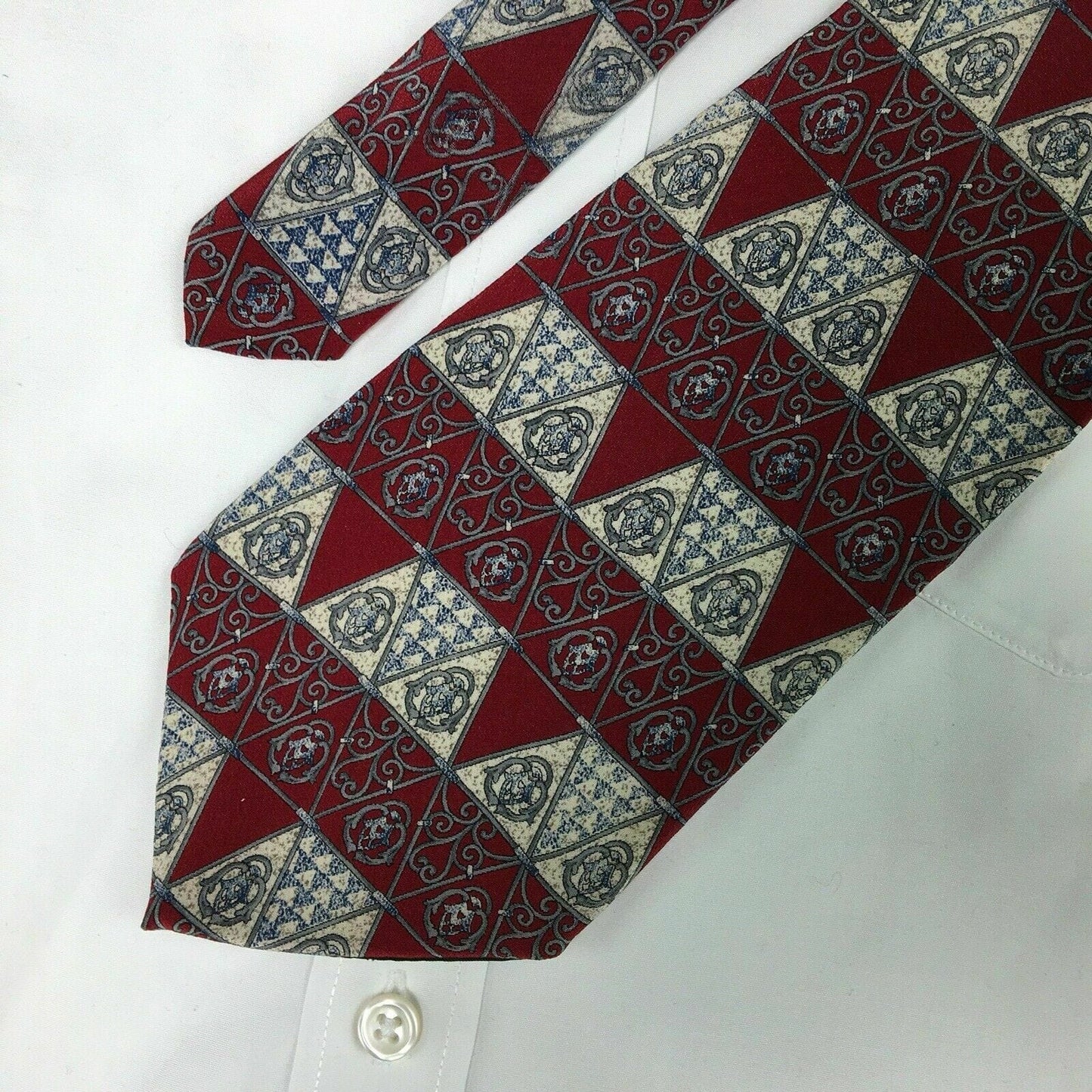 METROPOLITAN MUSEUM OF ART Mens Necktie Red Triangle Gate Pattern Silk Tie 56.5”