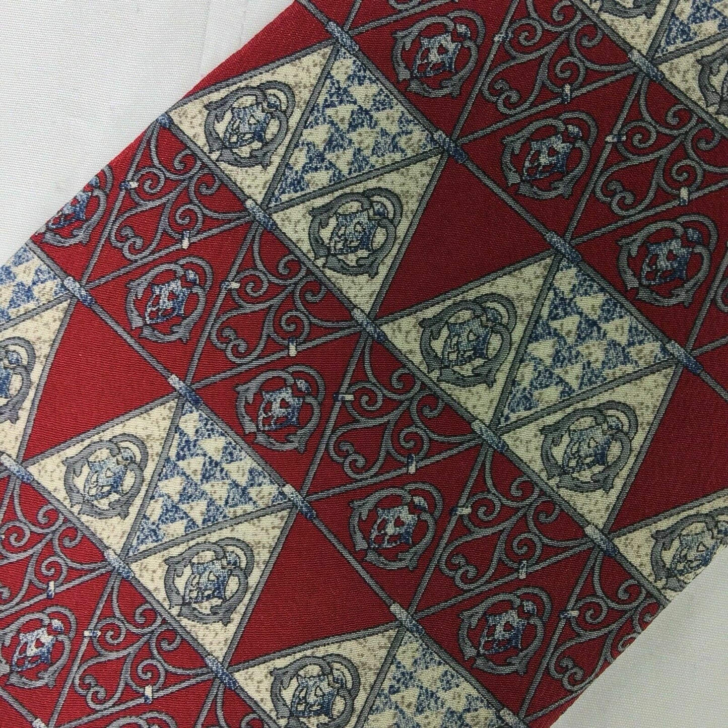 METROPOLITAN MUSEUM OF ART Mens Necktie Red Triangle Gate Pattern Silk Tie 56.5”