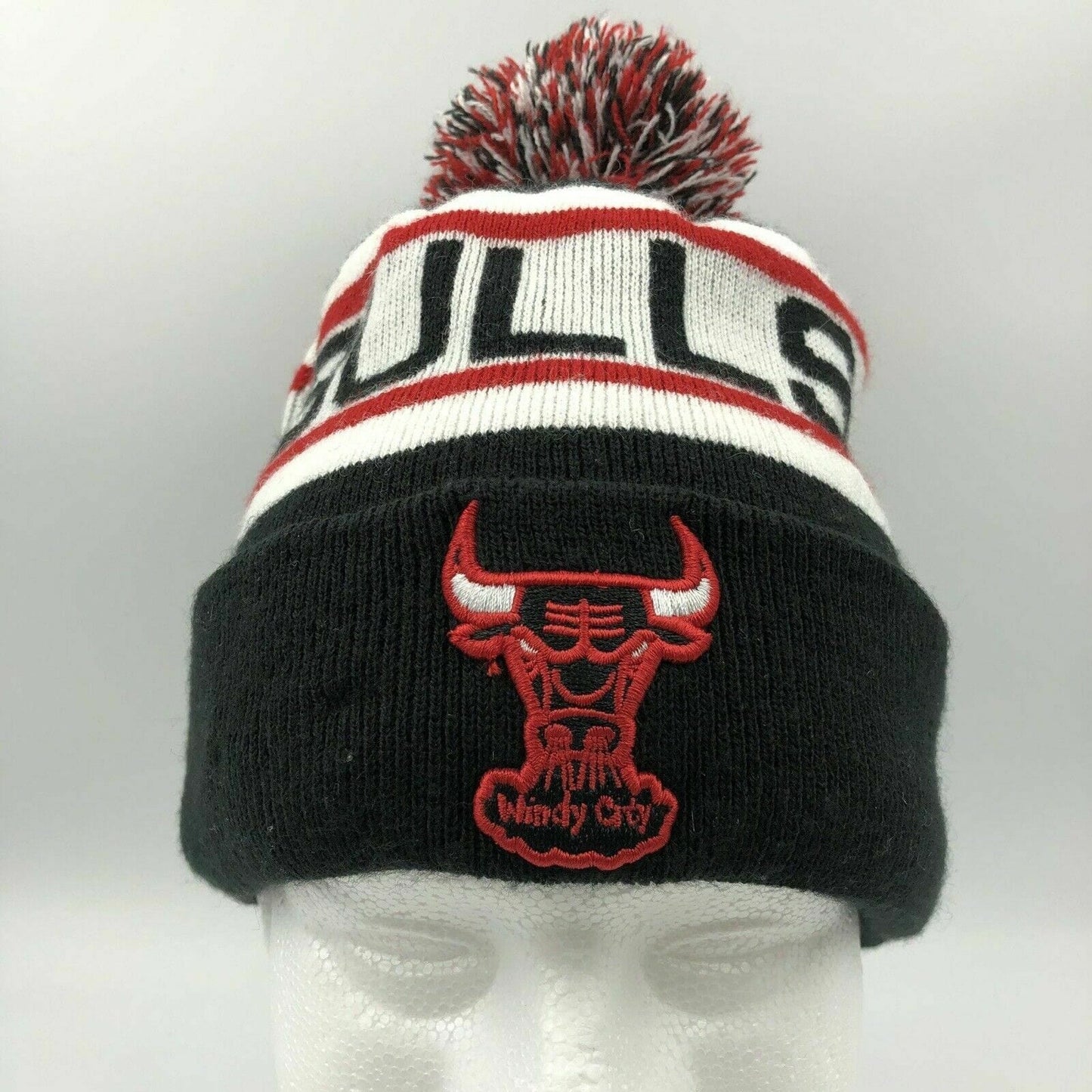 Stylish Bulls New Era Hardwood Classics Beanie Hat Cap Red White Black Logo "Windy City" - Very Good - Mens - Chic