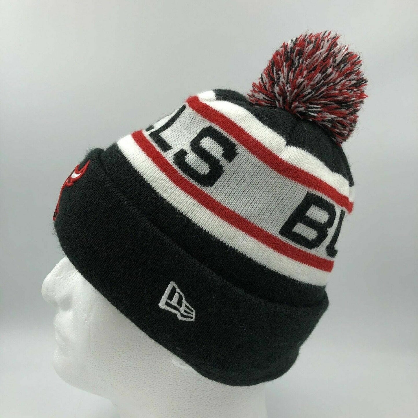 Stylish Bulls New Era Hardwood Classics Beanie Hat Cap Red White Black Logo "Windy City" - Very Good - Mens - Chic