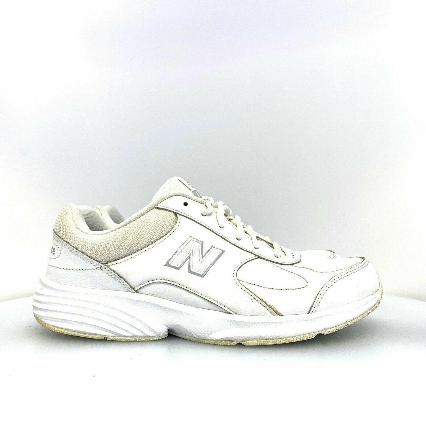 Comfortable New Balance Womens Size 9D White Athletic Shoes - Versatile Sneakers