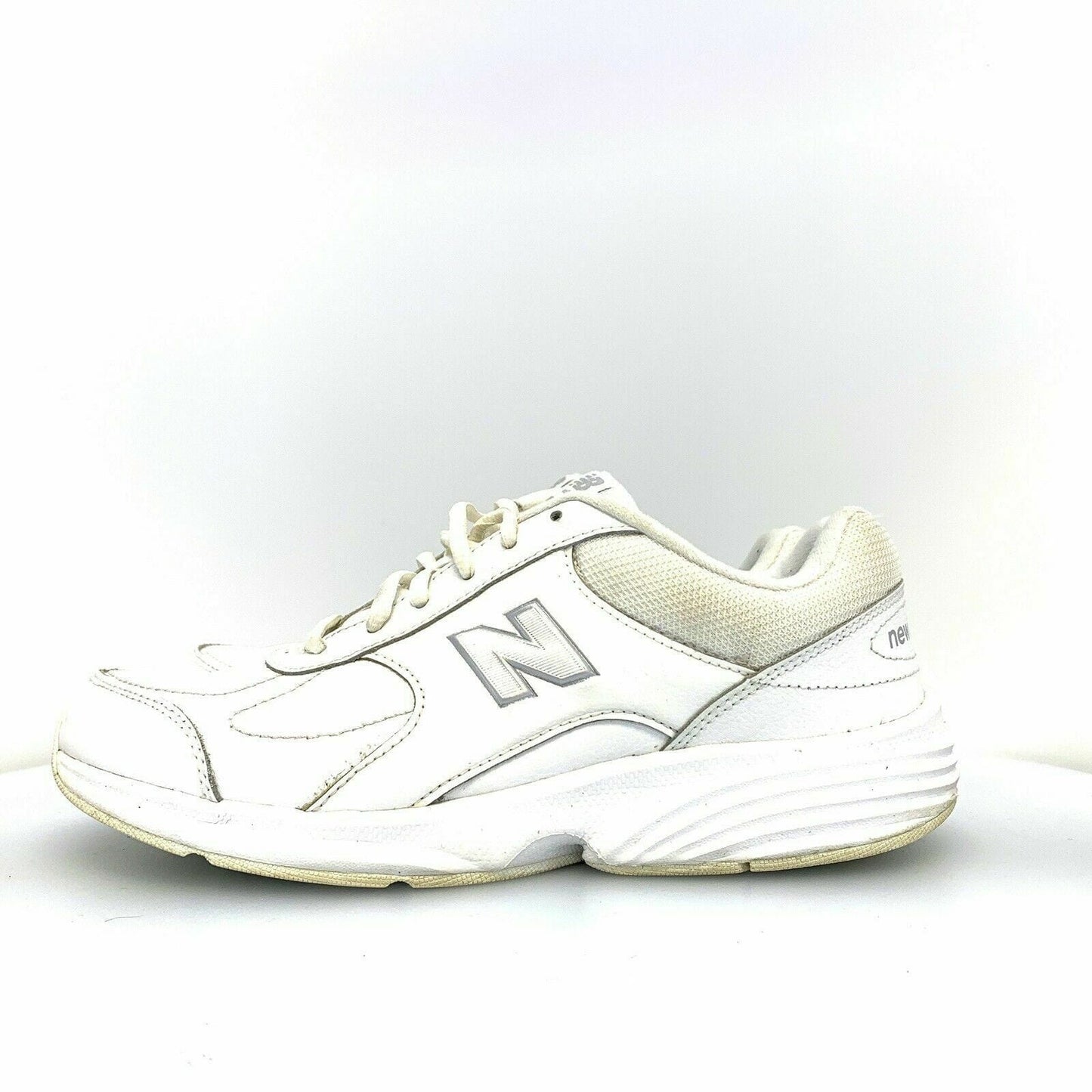 Comfortable New Balance Womens Size 9D White Athletic Shoes - Versatile Sneakers