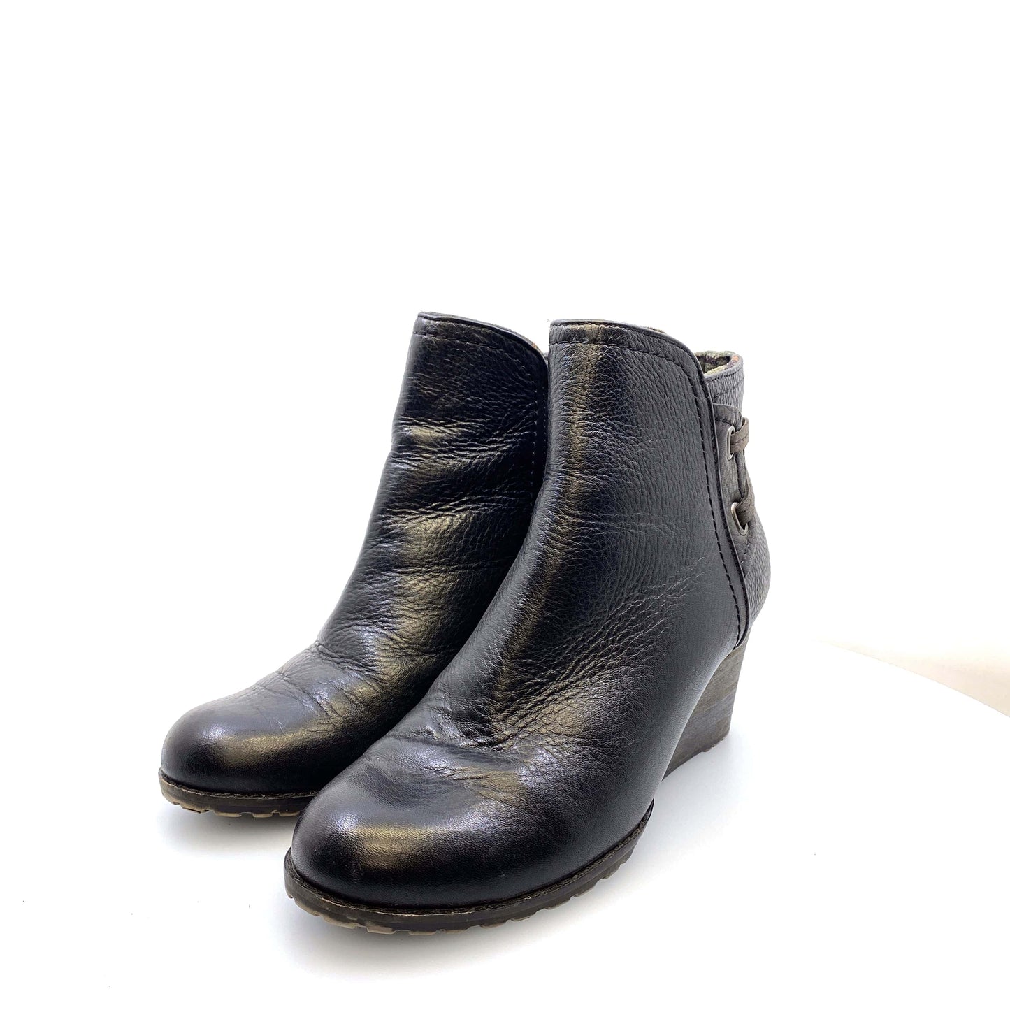Cobb Hill by Rockport Womens “Lucinda” Size 8M Black Back Tie Boot Booties