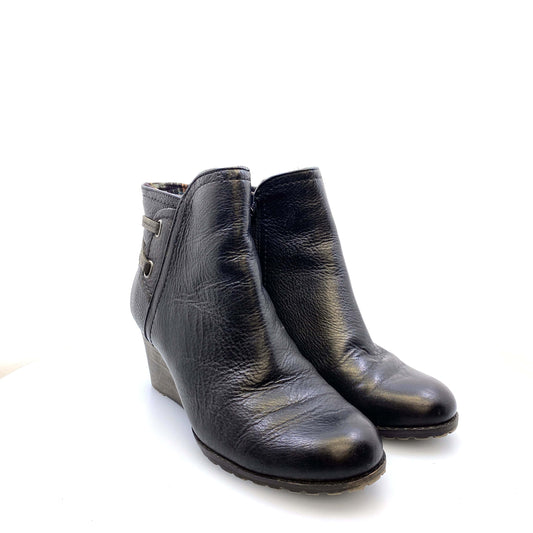 Cobb Hill by Rockport Womens “Lucinda” Size 8M Black Back Tie Boot Booties