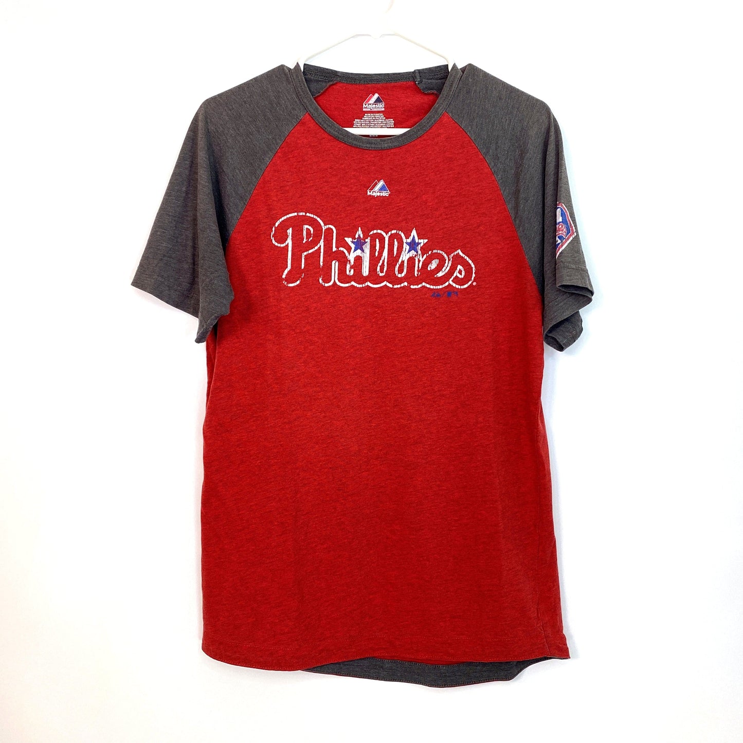 Majestic Mens Size M Red W/ Gray MLB PHILADELPHIA PHILLIES Raglan Sleeve T-Shirt
